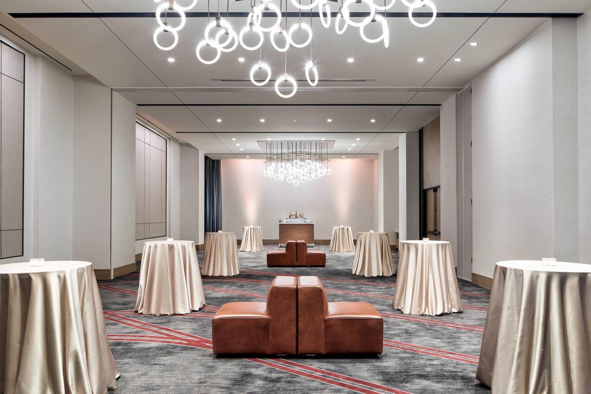 Marriott Dallas Uptown Exterior photo