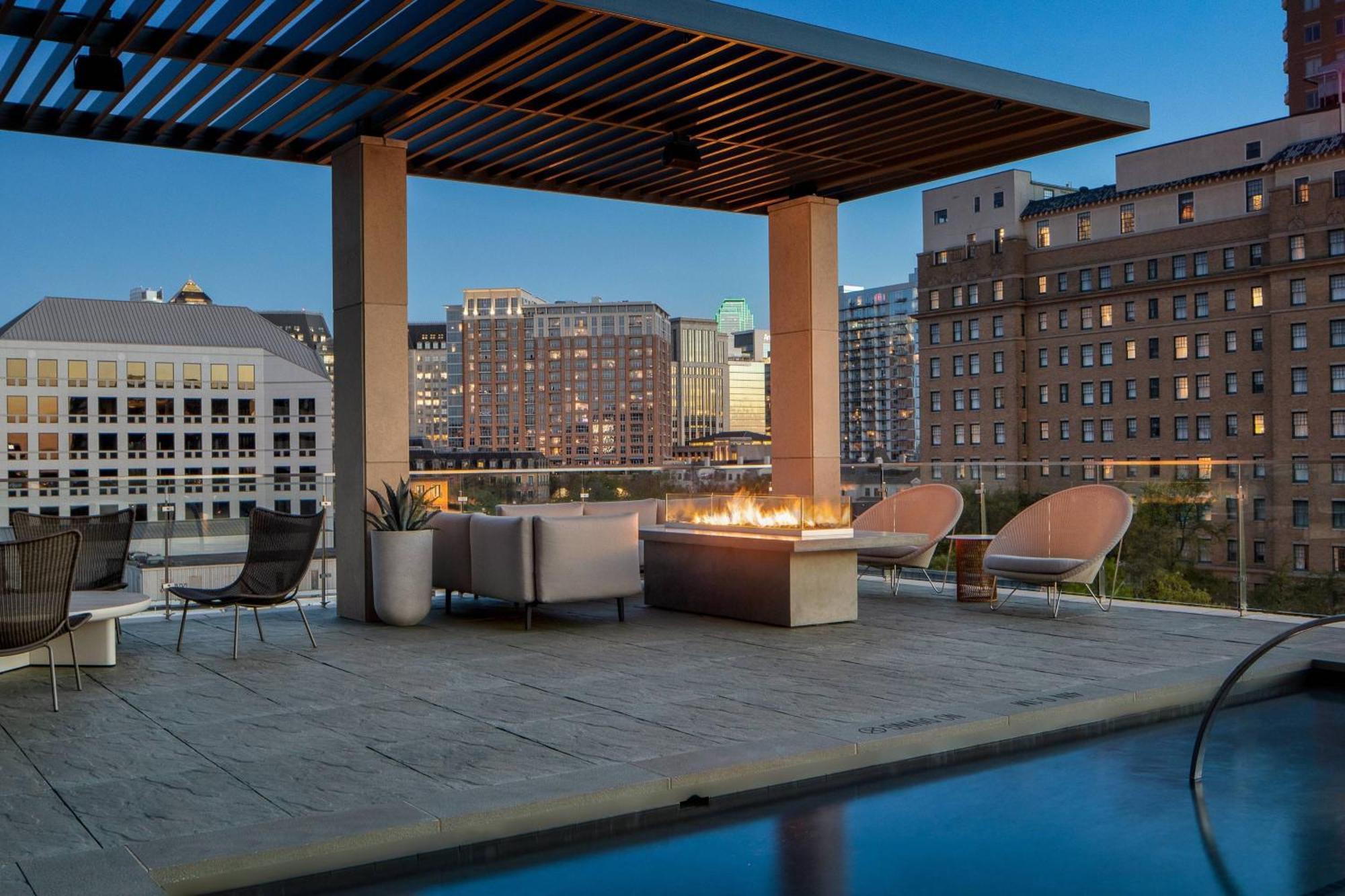 Marriott Dallas Uptown Exterior photo